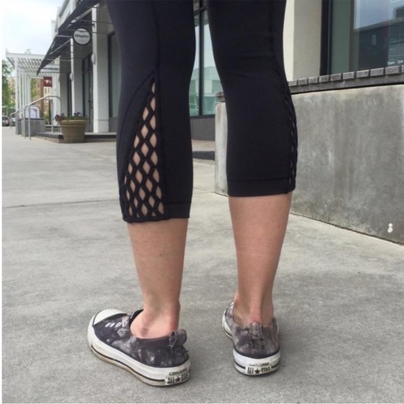 LULULEMON True Self Crop II Luon Lattice Capri Black Size 6 - Picture 5 of 16